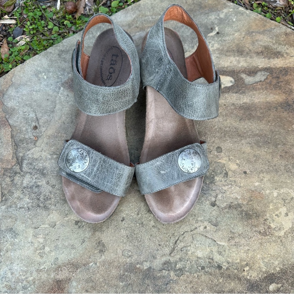 Taos Carousel 2 Shoe size 8-8.5